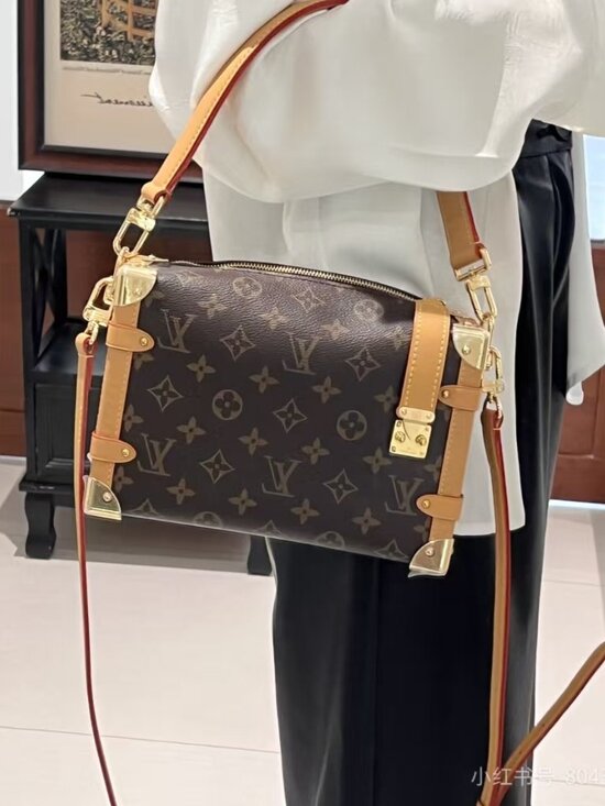 Classic Louis Vuitton Bag: A Stylish and Versatile Choice for Elegance - Picture 6 of 7